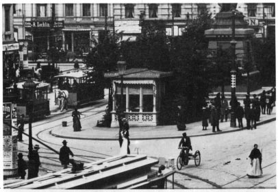 Trinkhalle auf dem Alexanderplatz um 1900