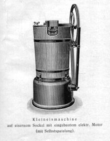 alte Eischmaschine mit Motorantrieb